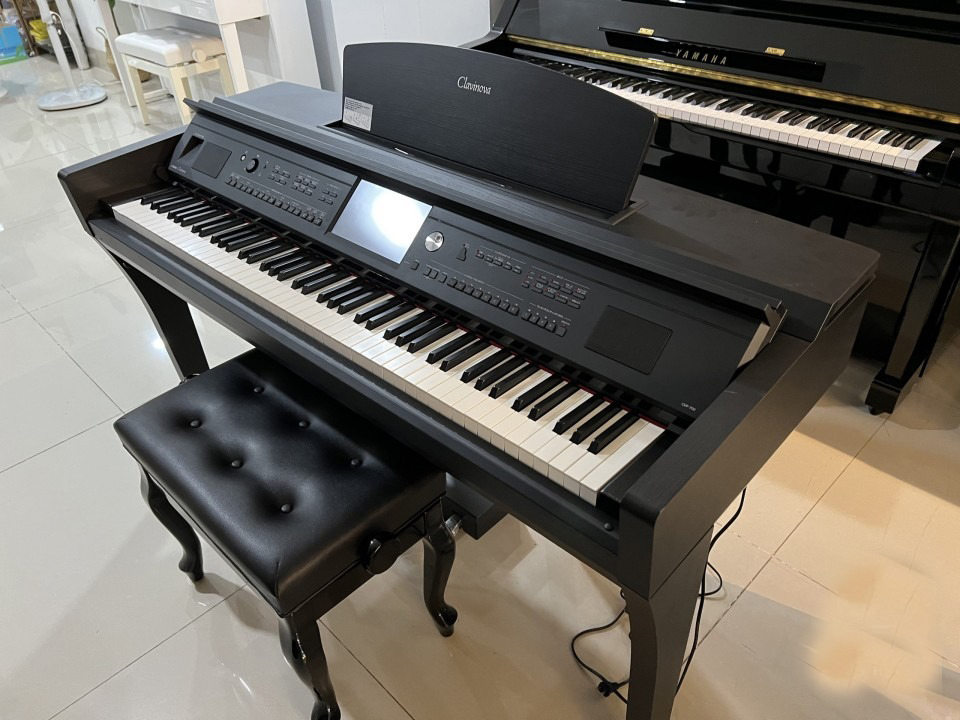 Yamaha CVP-709 B