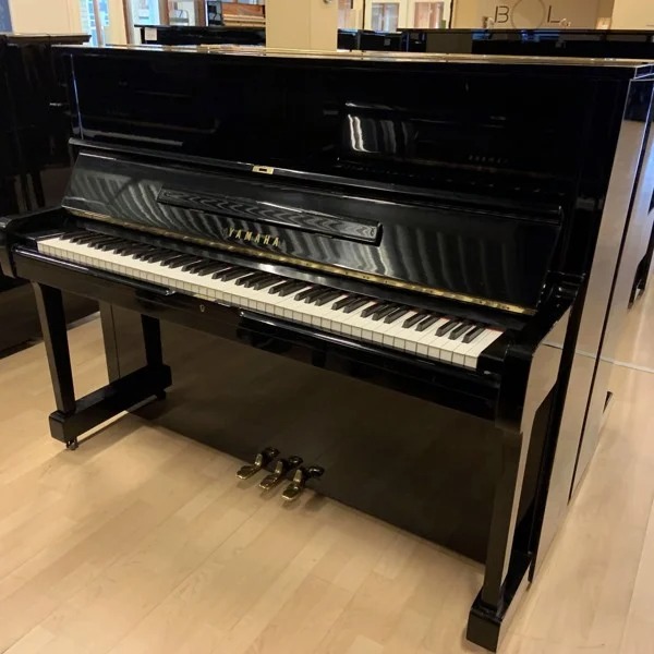 Yamaha U1G