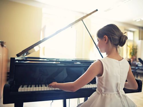 Chơi Piano giúp não bạn phát triển hơn người bình thường