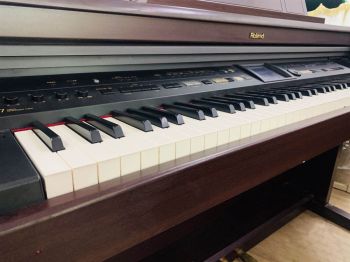 Đàn Piano Điện Roland KR-577