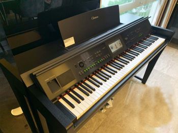 Yamaha CVP-805 B